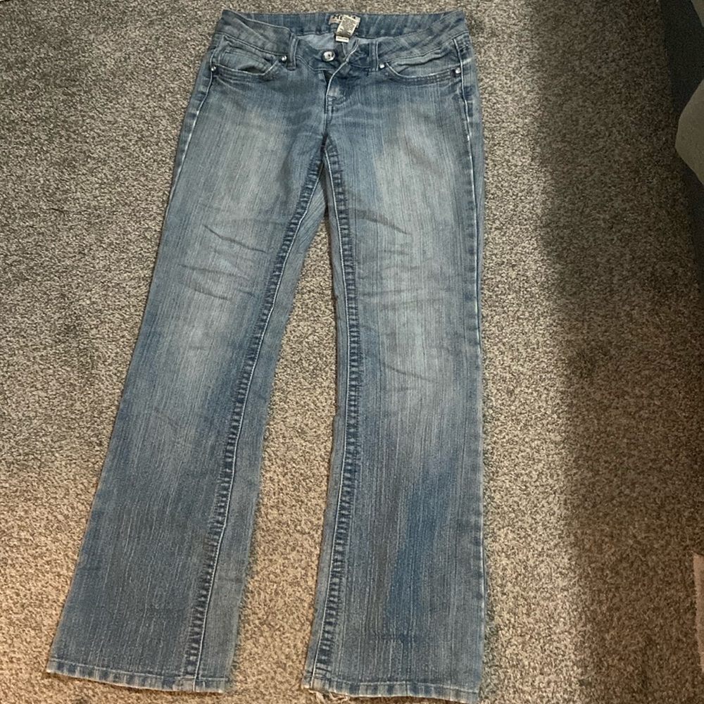 Mudd jeans with silver embroidery on back pockets